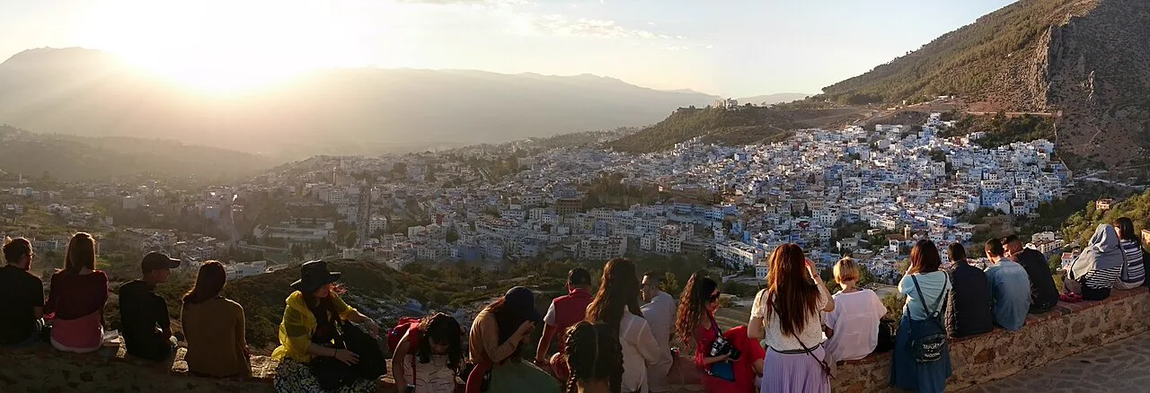 مدينة شفشاون العتيقة ممتدة تحت جبال الريف