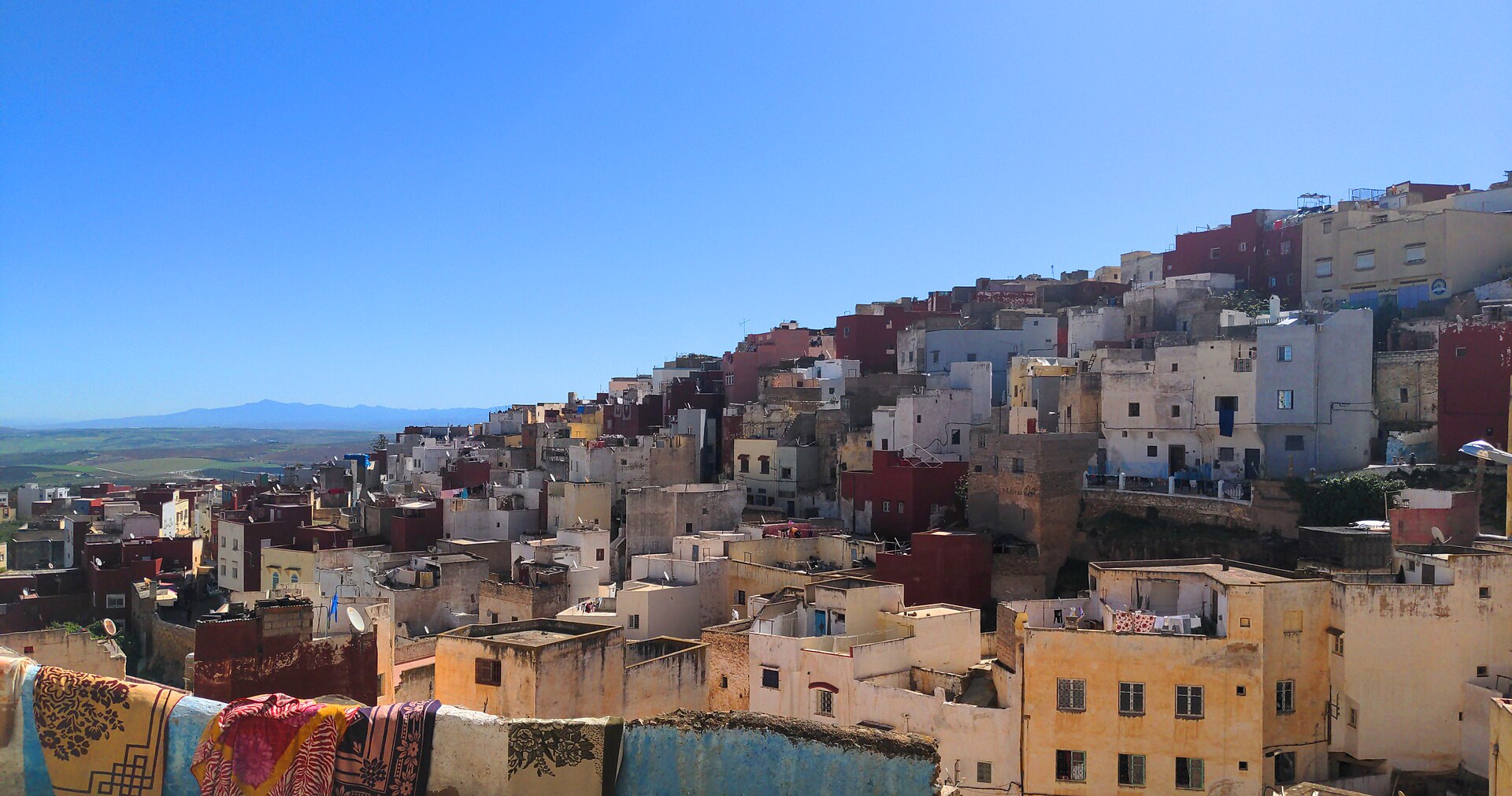 Panoramic view of Bhalil's houses climbing a steep hillside